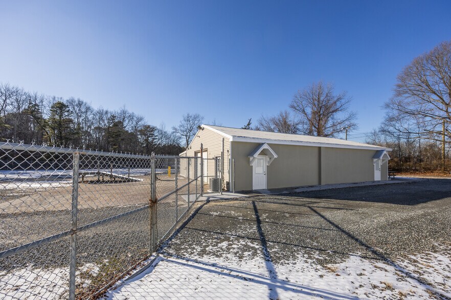 More Photos Of 320 Tilton Rd, Northfield Warehouse For Lease