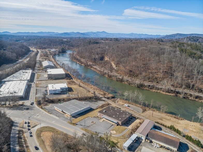 More Photos Of 840 Riverside Dr, Asheville Warehouse For Sale