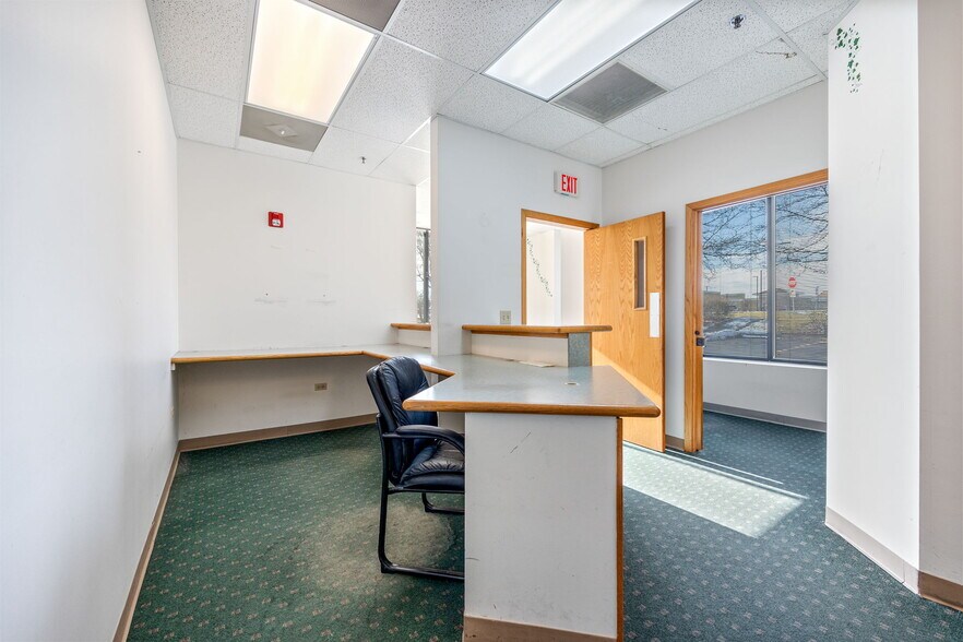 More Photos Of 108 Valley Dr, Elburn Storefront For Lease