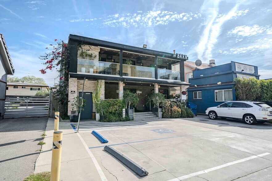 More Photos Of 228 S Oxford Ave, Los Angeles Restaurant For Sale