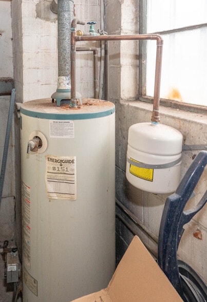 More Photos Of 5900 York Rd, Baltimore Storefront Retail Office For Sale