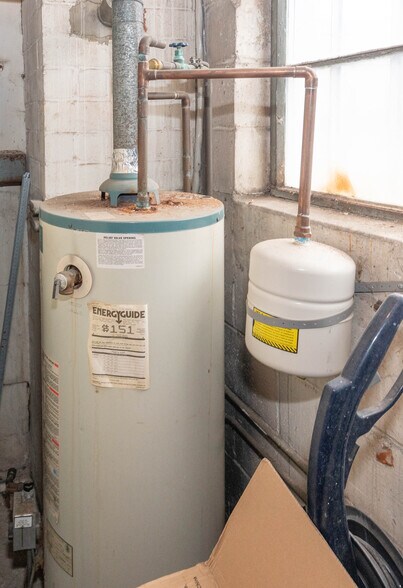 More Photos Of 5900 York Rd, Baltimore Storefront Retail Office For Sale