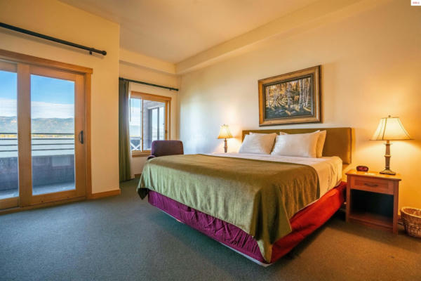 More Photos Of 41-45 Lakeshore Dr, Sagle Hotel For Sale