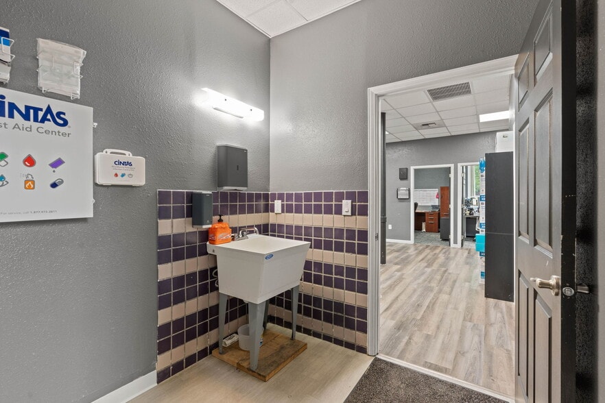 More Photos Of 630 W Shannon Ave, Spokane General Retail For Sale