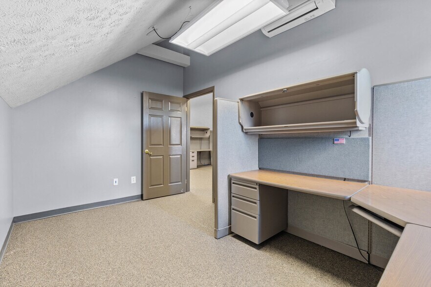 More Photos Of 1450 E Ridge Rd, Rochester Freestanding For Sale