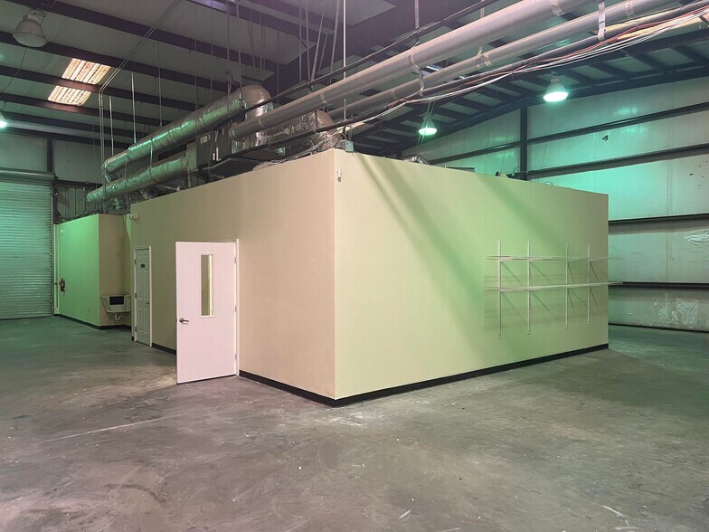 More Photos Of 250 Ram Blvd, Midway Warehouse For Lease