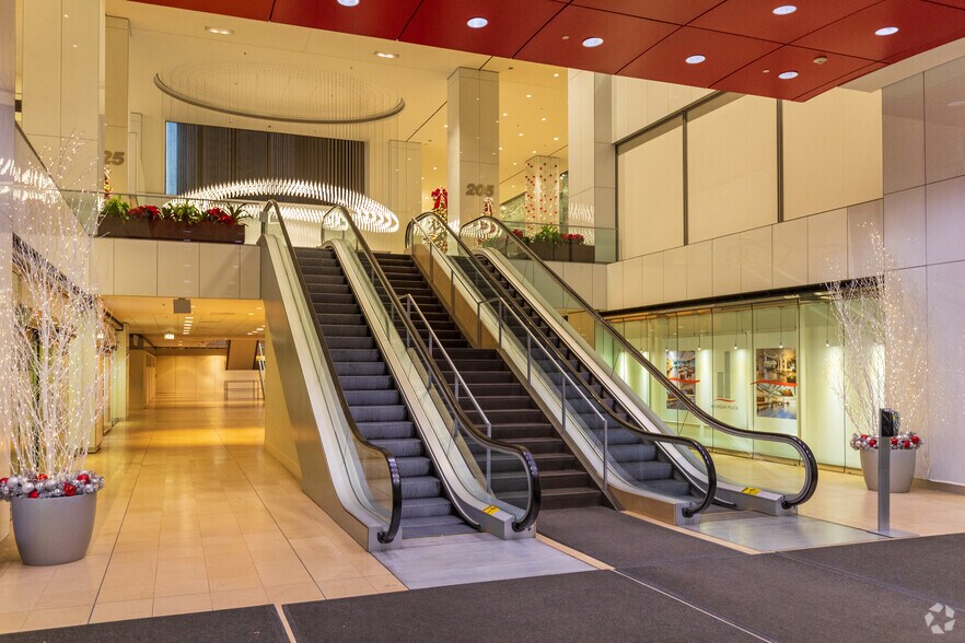 More Photos Of 205 N Michigan Ave, Chicago Office For Lease