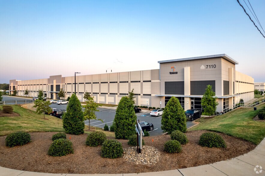 More Photos Of 7224 Statesville Rd, Charlotte Unknown For Lease