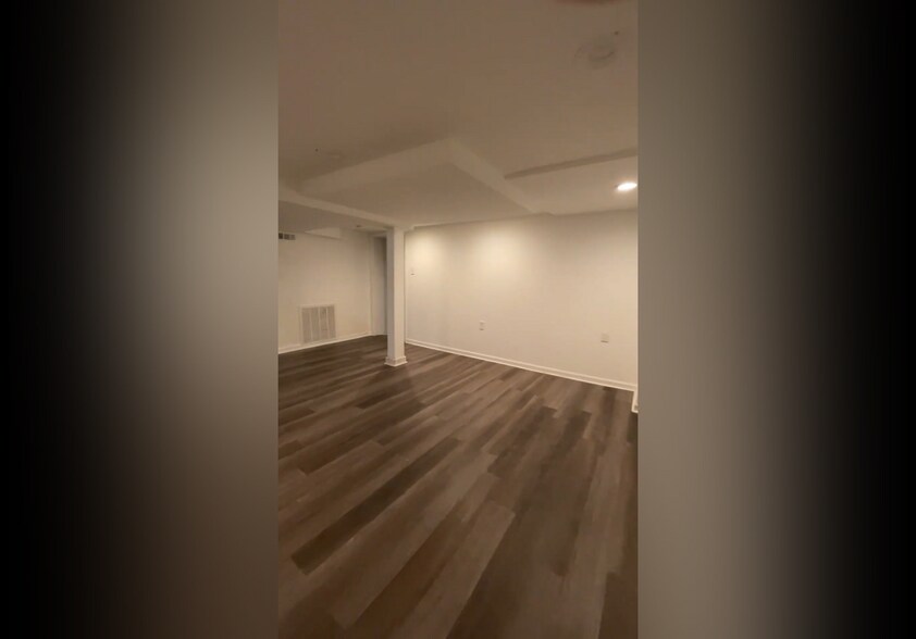 More Photos Of 5730 Biscayne dr, Alexandria Office For Sale