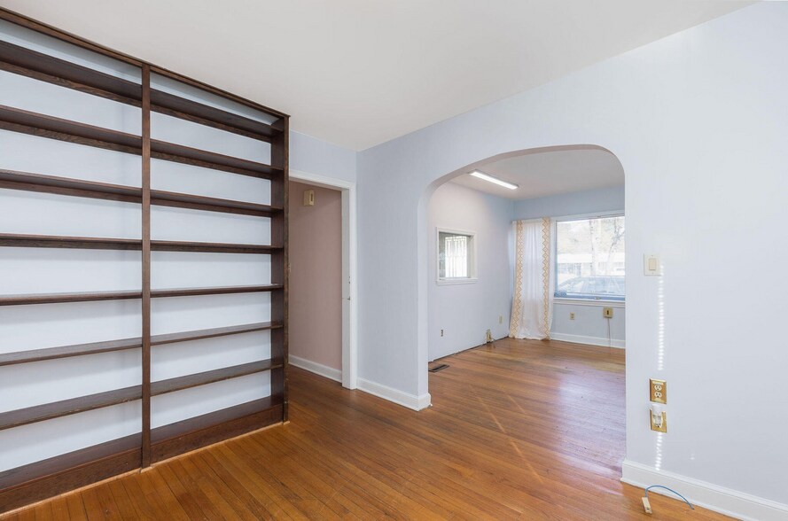 More Photos Of 1721 Ashley River Rd, Charleston Office Residential For Sale