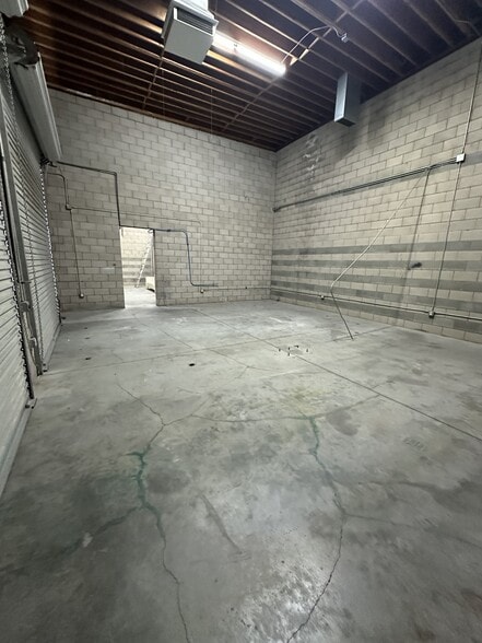 More Photos Of 10066 San Fernando Rd, Pacoima Specialty For Lease