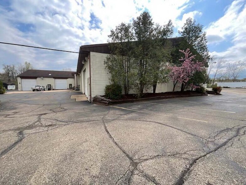 More Photos Of 1845 Harsh Ave SE, Massillon Manufacturing For Sale