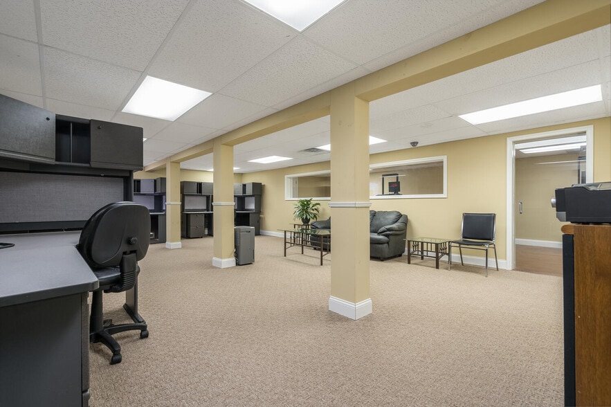 More Photos Of 23 Pawnee Ave, Rockaway Office For Sale