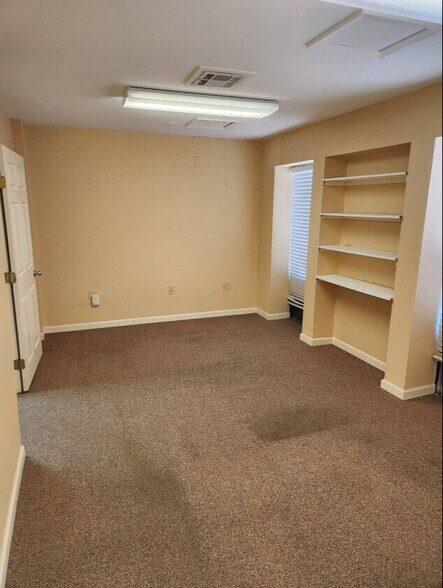 Primary Photo Of 502 Twin Bridges Rd, Alexandria Self Storage For Lease