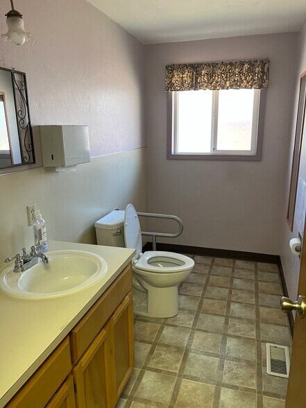 More Photos Of 1185 Arthur St, Eugene Medical For Lease