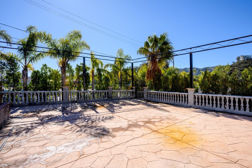 More Photos Of 6500 Foothill Blvd, Tujunga Restaurant For Sale
