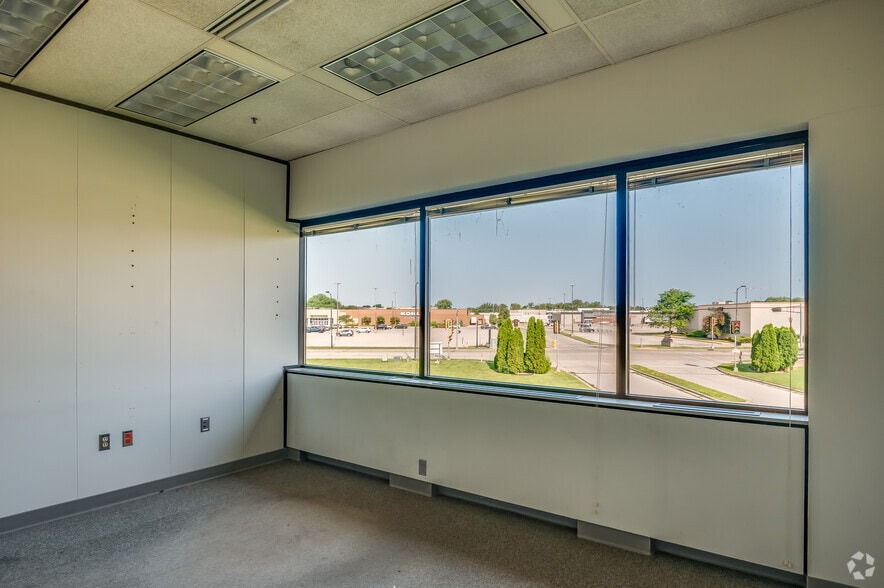 More Photos Of 700 Pilgrim Way, Green Bay Loft Creative Space For Lease