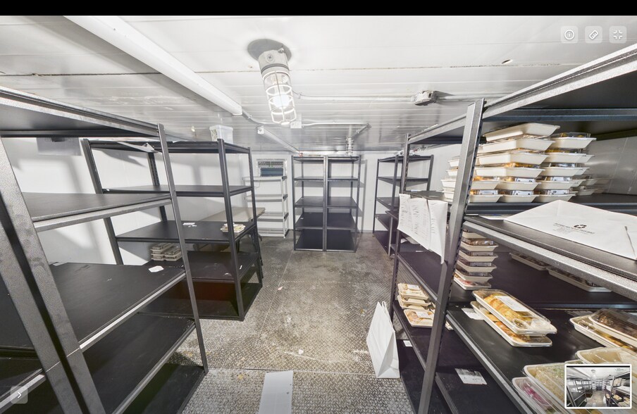 More Photos Of 27 Utter Ave, Hawthorne Manufacturing For Lease