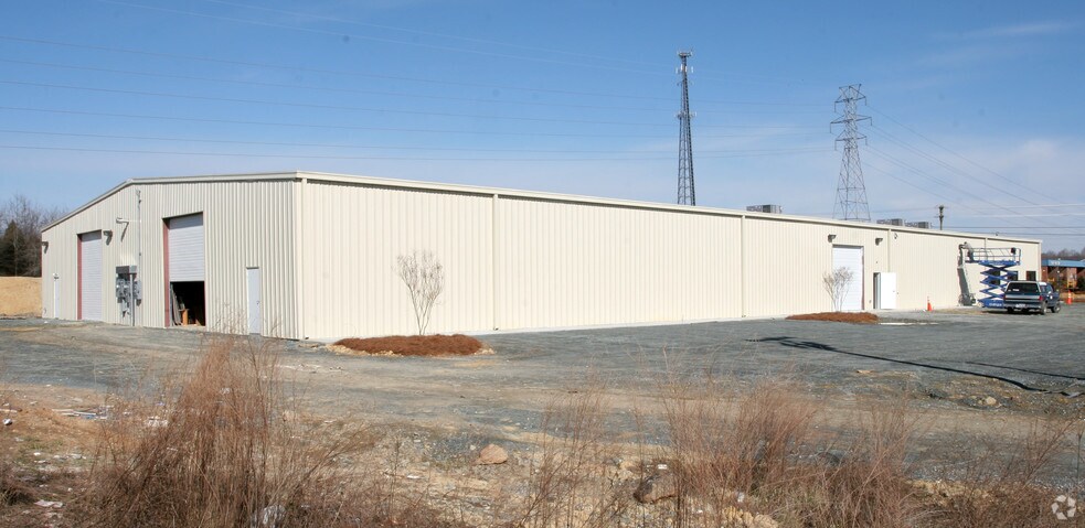 More Photos Of 2400 W Clemmonsville Rd, Winston-Salem Warehouse For Lease