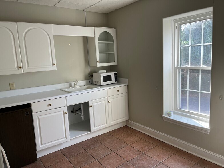 More Photos Of 841 E Main St, Spartanburg Office For Lease