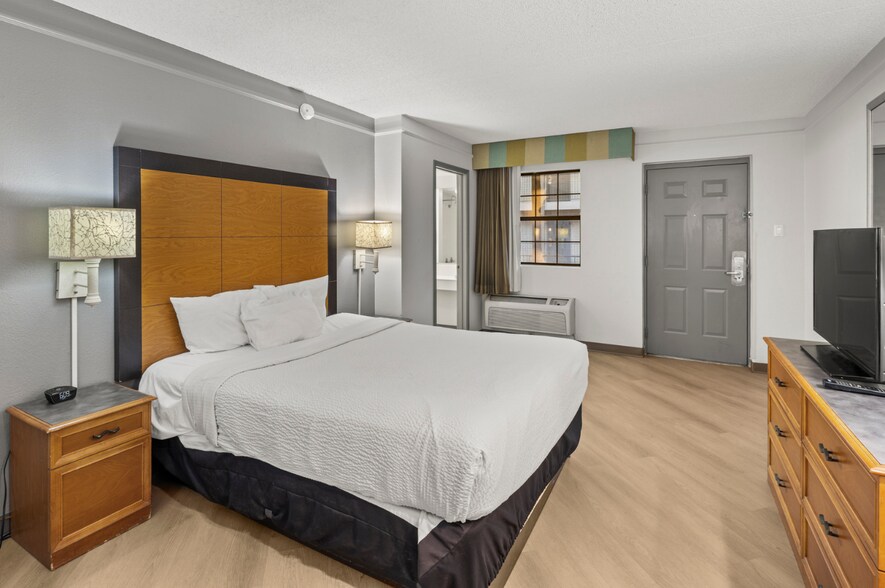 More Photos Of 911 S 48th St, Tempe Hotel For Sale