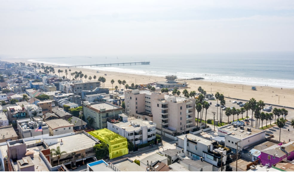 Primary Photo Of 32 N Venice Blvd, Venice Apartments For Sale