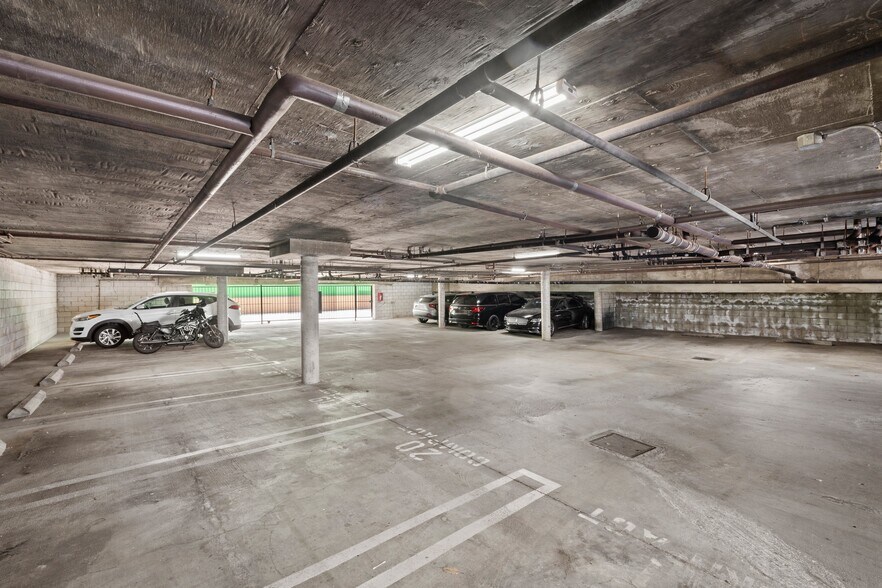 More Photos Of 18620 Burbank Blvd, Tarzana Apartments For Sale