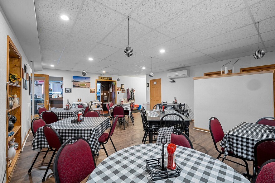 More Photos Of 326 Main St, Wausaukee Bowling Alley For Sale