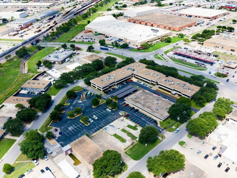 More Photos Of 1010 W Mockingbird Ln, Dallas Office For Lease