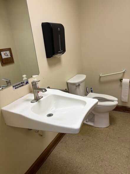 More Photos Of 555 W Schrock Rd, Westerville Medical For Sale