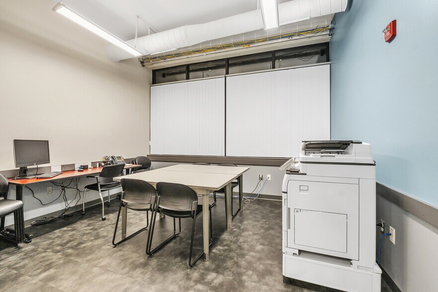 More Photos Of 80 Optical Dr, Southbridge Flex For Lease