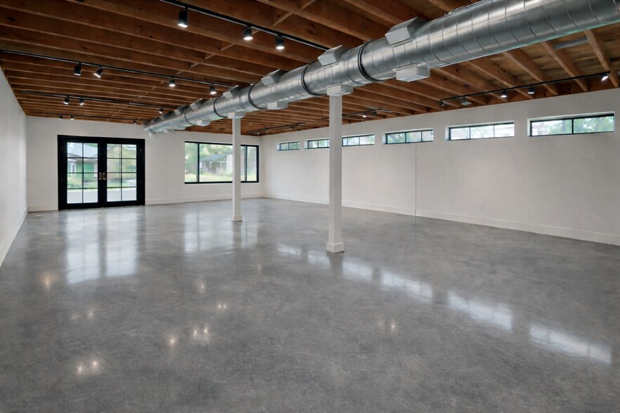 More Photos Of 2113 E Cesar Chavez St, Austin Freestanding For Lease