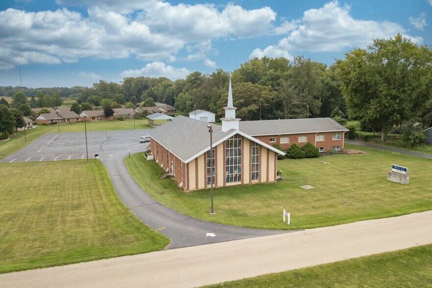 More Photos Of 733 Country Club Dr, Xenia Religious Facility For Sale