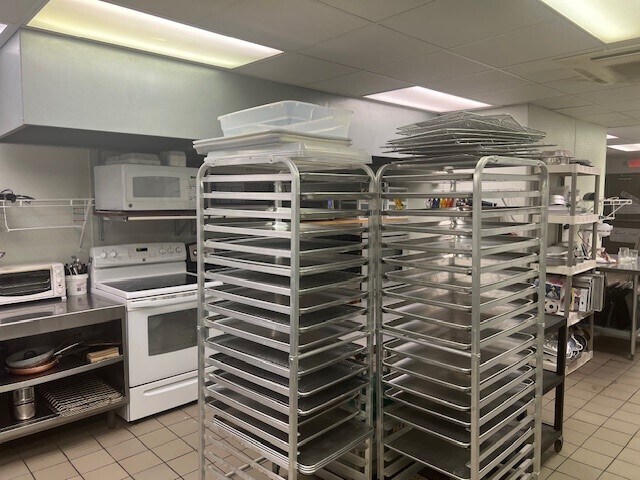 More Photos Of 105 McCreary St, Fort Branch Storefront Retail Office For Lease