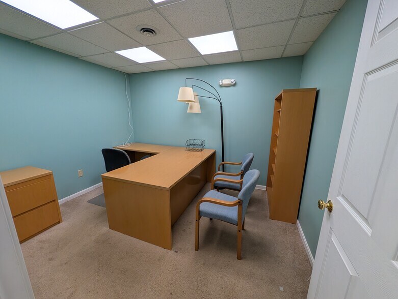 More Photos Of 42 Dover Point Rd, Dover Office For Lease