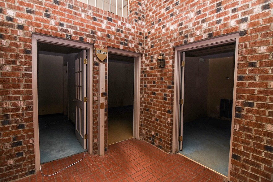 More Photos Of 106 W North Railroad St, Four Oaks Storefront For Sale