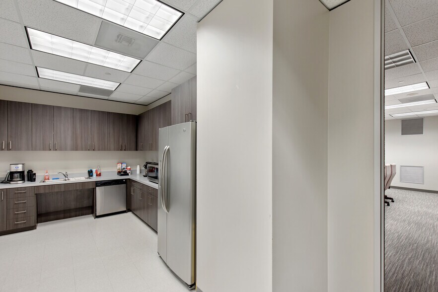 More Photos Of 840 Gessner Rd, Houston Office For Lease