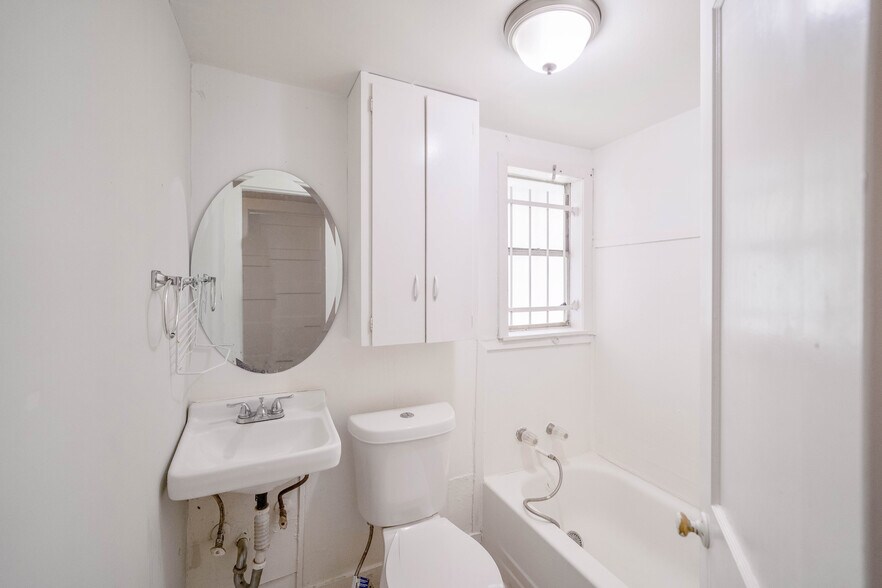 More Photos Of 5101 Crane St, Houston Apartments For Sale