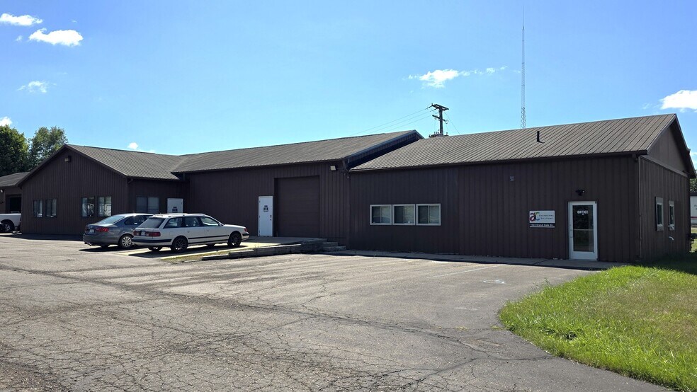 More Photos Of 1321-1325 Grand Oaks Dr, Howell Warehouse For Lease