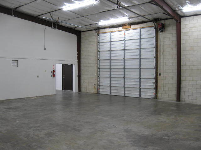 More Photos Of 11907-11909 Windfern Rd, Houston Warehouse For Lease