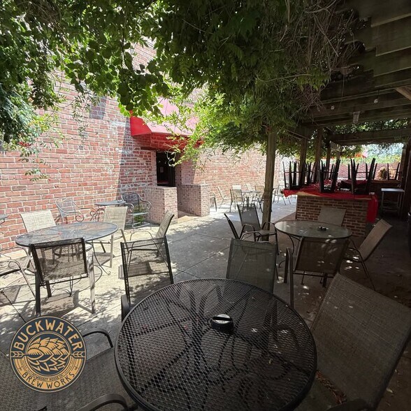 More Photos Of 213 E Main St, Carbondale Bar For Sale