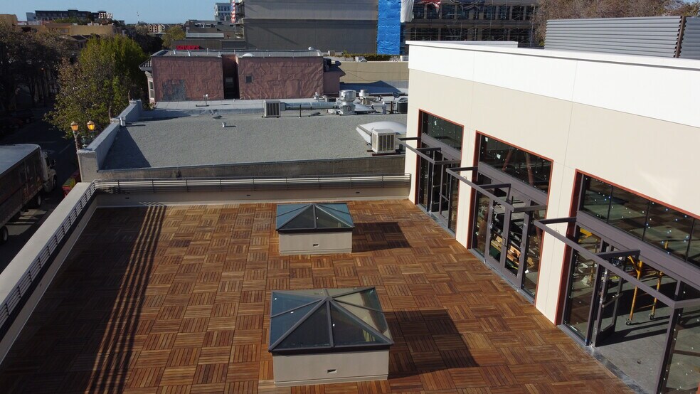 More Photos Of 925 Main St, Redwood City General Retail For Lease