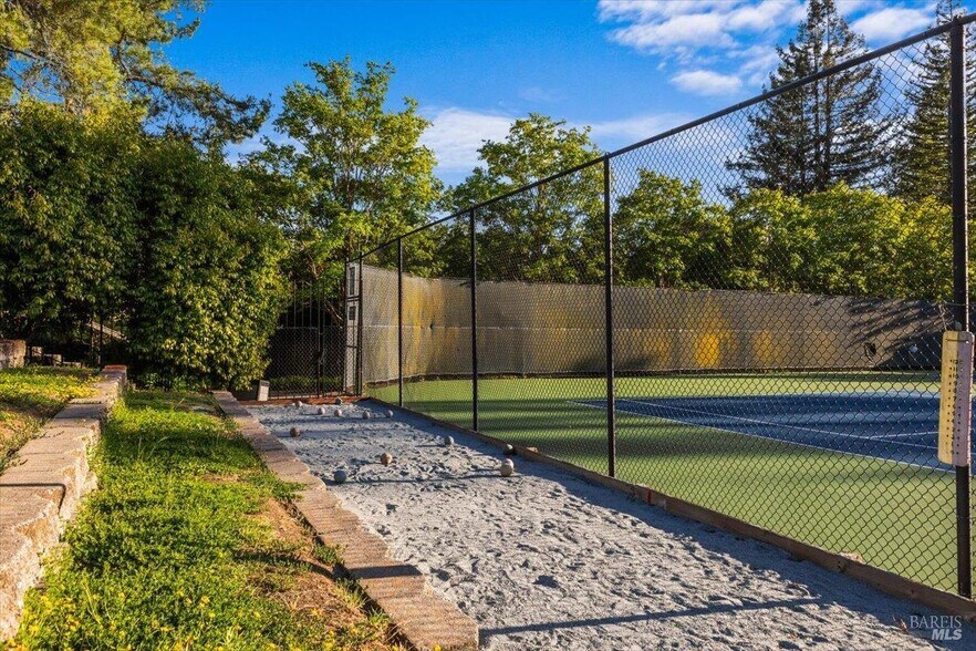 More Photos Of 1337 Creekside Ct, Healdsburg Multifamily For Sale