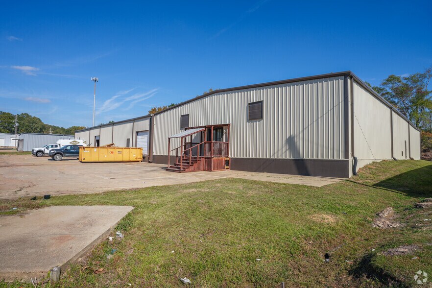 Primary Photo Of 216 Industrial Dr, Ridgeland Warehouse For Sale