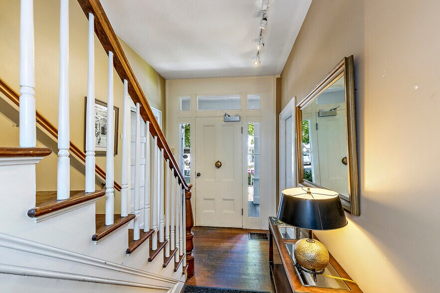 More Photos Of 240 E California St, Jacksonville Hotel For Sale