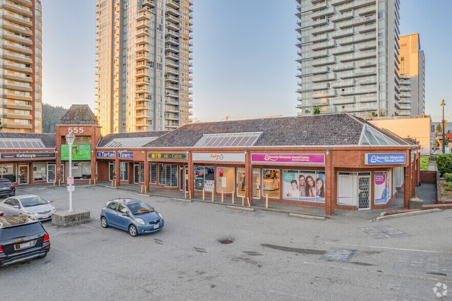 More Photos Of 555 Clarke Rd, Coquitlam Storefront Retail Office For Lease