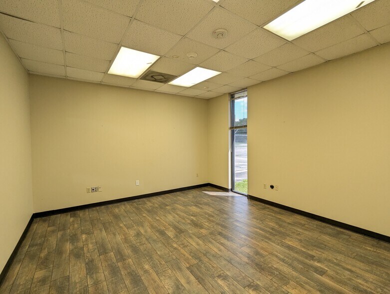 More Photos Of 6095 College St, Beaumont Office For Sale