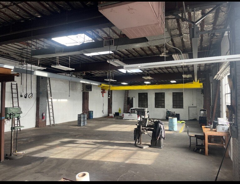 More Photos Of 96 Nassau Rd, Roosevelt Industrial For Lease