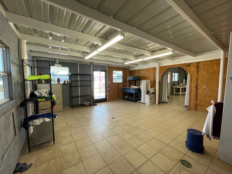 More Photos Of 734 FM 2048, Boyd General Retail For Lease