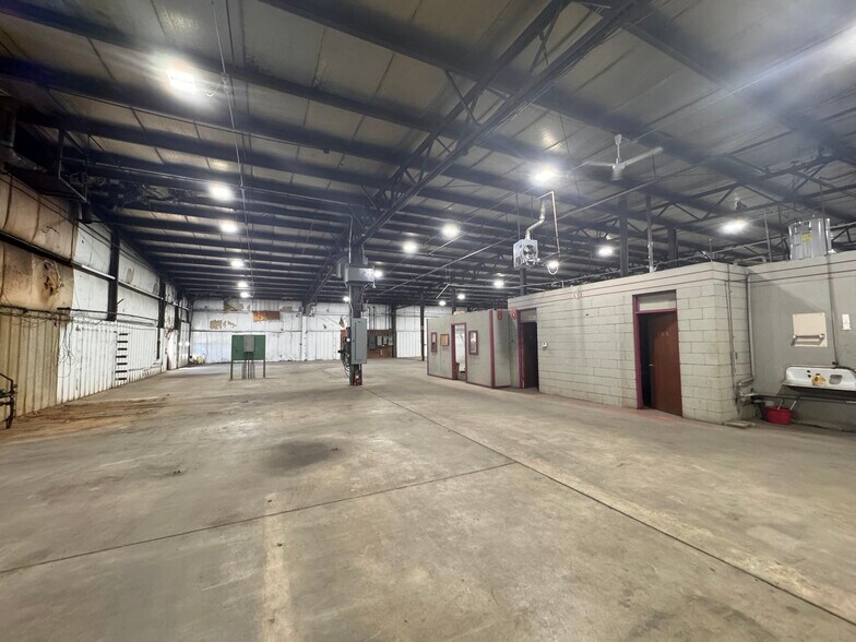More Photos Of 848 E Commercial Ave, Whitewater Manufacturing For Lease